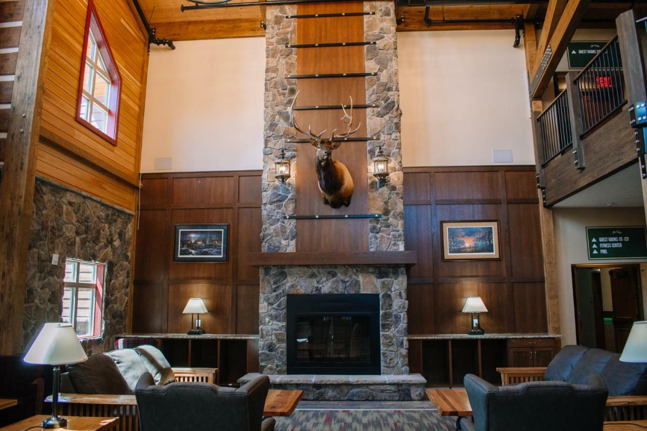 The Lodge At Mauston Экстерьер фото