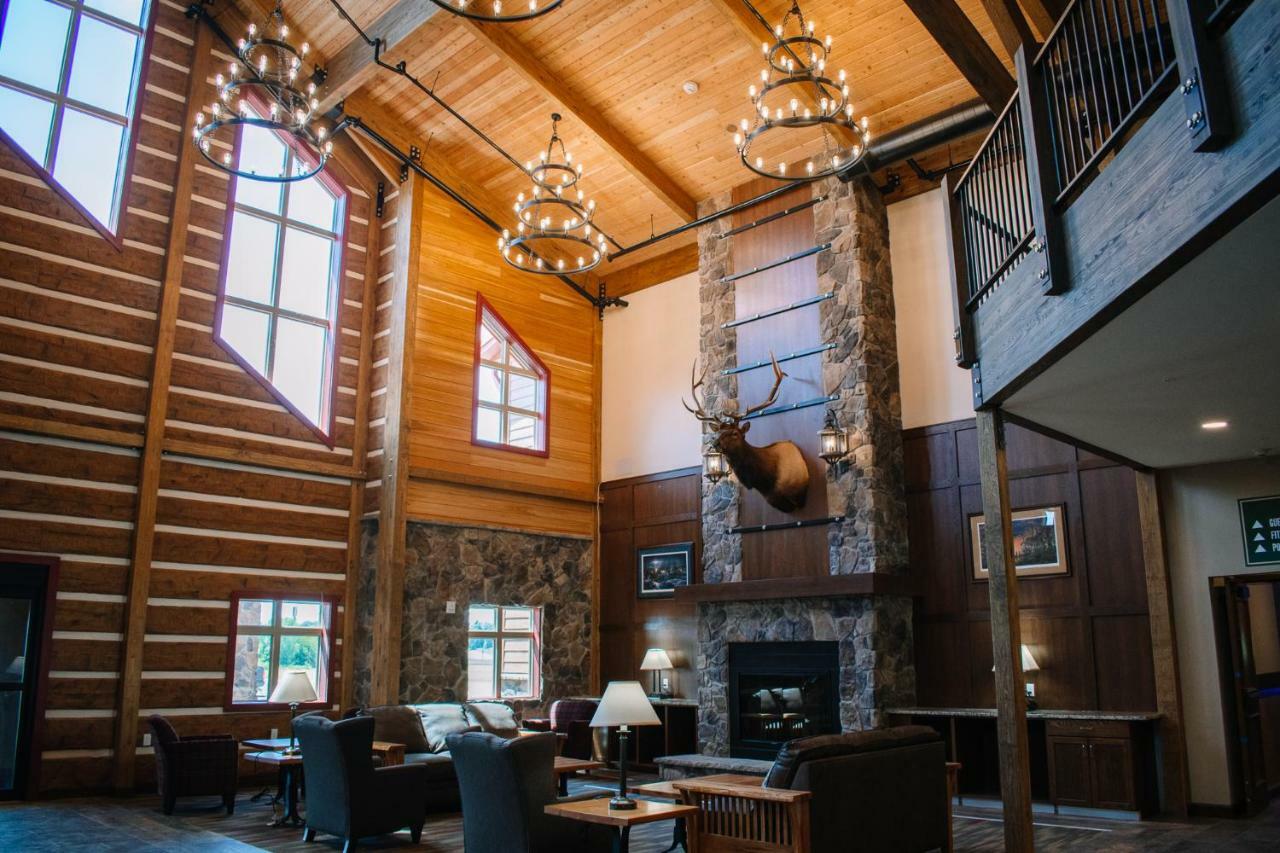The Lodge At Mauston Экстерьер фото