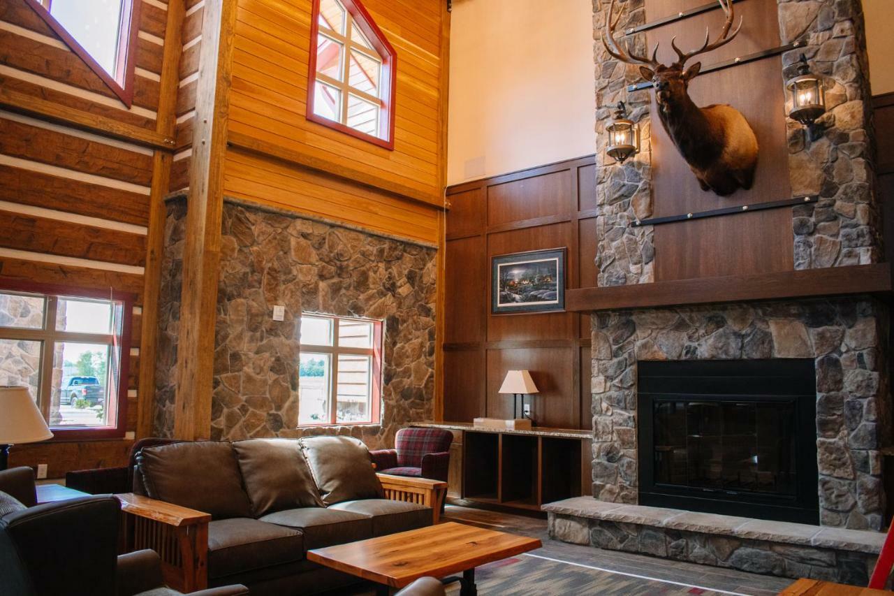 The Lodge At Mauston Экстерьер фото
